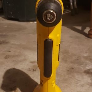 Right angle cordless drill
